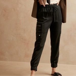 Banana Republic Women’s Black Soft Cargo Joggers